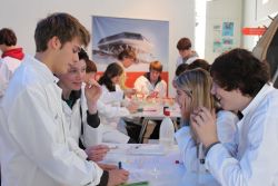 Students performing experiments during a workshop in the Clas Zero Emission space in Brussels.