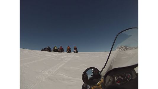 De volgende dag starten we met een korte opleiding in het besturen van een ijsscooter...