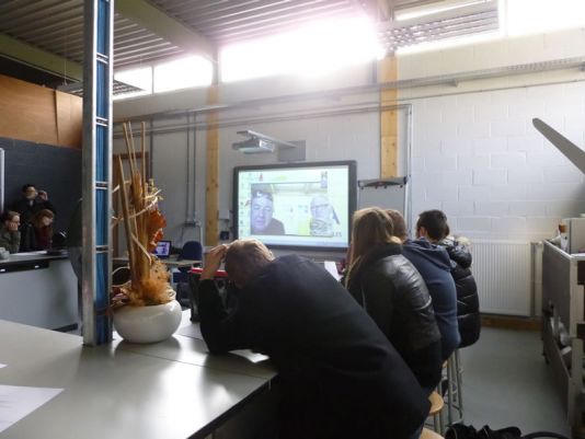 Les élèves de l'Institut Saint-Louis à Waremme se sont réunis au CTA Environnement pour la vidéo-conférence avec Roger Radoux et Jos van Hemelrijck.