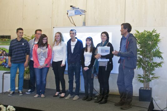 Nadine Poniatowski and her students from the Athénée Royal Marche-Bomal.