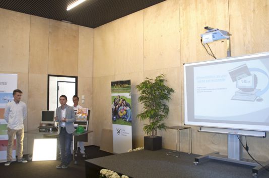 Students from the Athénée Royal d'Ans present the technology they developed to turn computers on and off using a chip card.