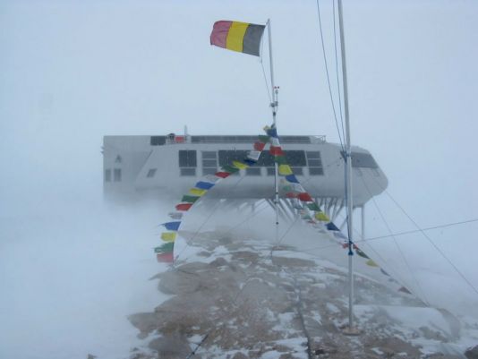 Due to a heavy storm, the flight from Cape Town to Antarctice has been delayed