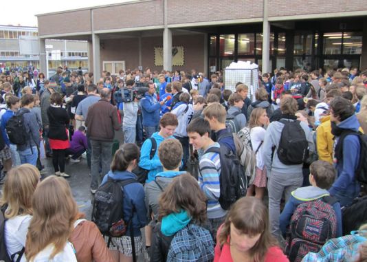 La cour d'école en pleine ébullition.