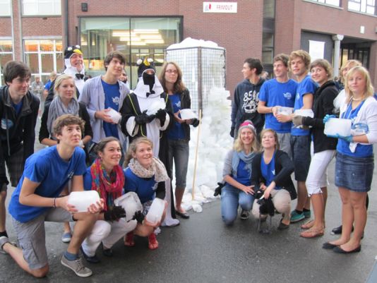 Les 6e Latin-Sciences ont participé à la mise en place de cette action spectaculaire.