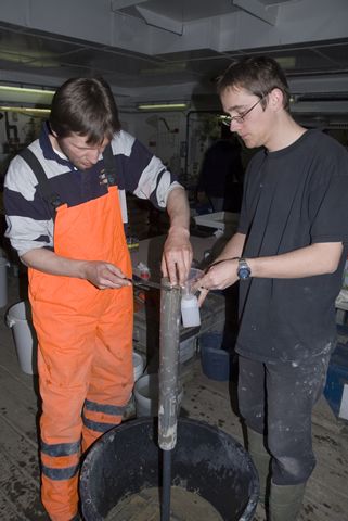Armin Rose (Germany) and Maarten Raes (Belgium) slicing a sediment core to isolate meiobenthos bottom fauna with a size smaller than 1mm