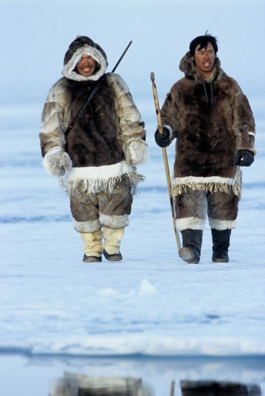 Inuït in traditionele klederdracht