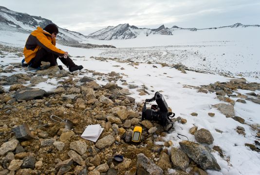 Field work with Karolien Peters: taking soil samples, taking notes, using a GPS to find their position, taking pictures,...