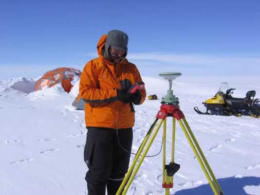 GPS station op de ijskap in het kustgebied