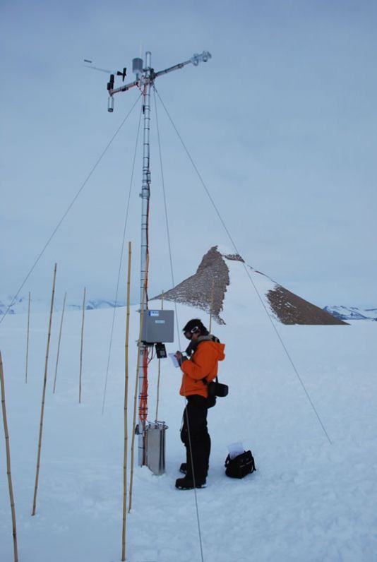 Manual measurement reading from the automatic weather station.