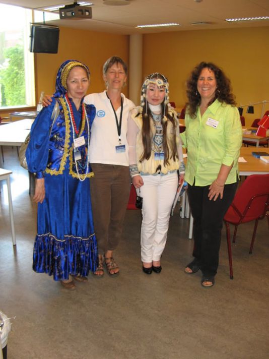 Sandra Vanhove, Janet Walburton et deux professeurs Sami