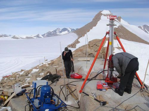Drilling rig on superposed granite blocs making up the ridge - the snow has been cleared to build the garage, thus exposing the rock face