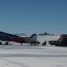 De wetenschappers komen op 16 November 2010 per vliegtuig aan bij het Princess Elisabeth-station (Usteinen, Antarctica).