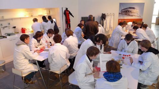 Le laboratoire, 3e espace de l'atelier, où les élèves réalisent des expériences relatives au climat.