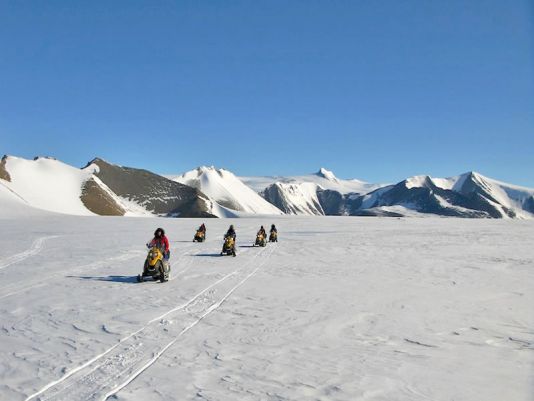 Hun dagtaak zit erop! Terug naar het Princess Elisabeth Antarctica-station. 