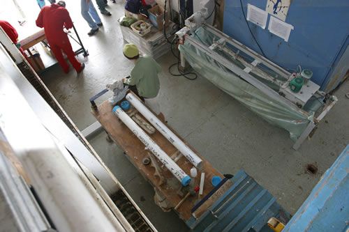 Deep-sea cores taken on board R/V Marion Dufresne can easily reach 50 m of length. Therefore, they have to be cut in section of 1.5 m so they can be stored more easily. Afterwards, they are clearly labelled and cleaned before they are opened for description. Here, you see the (sheltered) workspace on board of R/V Marion Dufresne, where all the core labelling and splitting work is performed.
