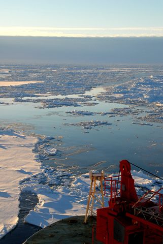 De polarstern kijkt uit voor de gemakkelijkste route