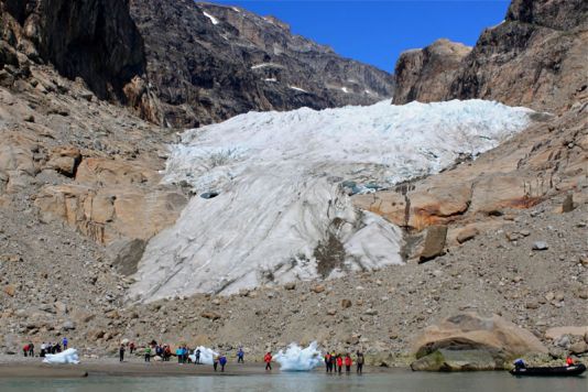 Glaciologie workshop aan de voet van een gletsjer.
