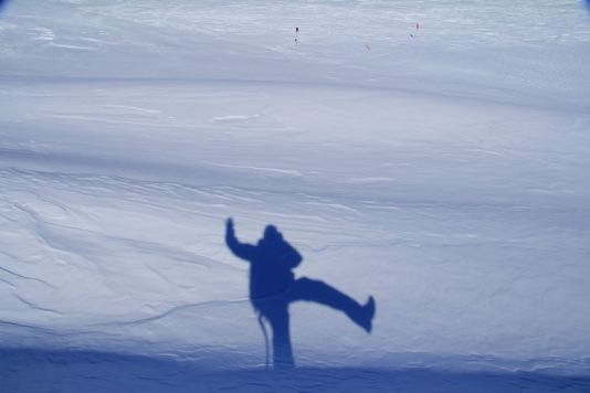 Nice shadow play with the experiment in the background.