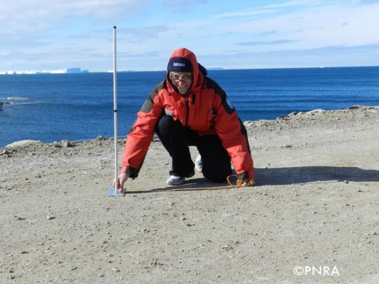 Teacher Mariacira Veneruso performs the experiment nearby the Mario Zucchelli station in Antarctica.