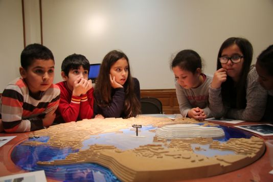 Les puzzles permettent de bien comprendre la géographie du Pôle Nord.